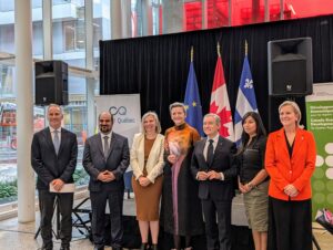 De gauche à droite : François Bertrand (président du conseil d’administration de Calcul Québec), Alireza Najafi-Yazdi (fondateur d’Anyon Systems), Suzanne Talon (directrice générale de Calcul Québec), Margrethe Vestager (vice-présidente exécutive de la Commission européenne), François-Philippe Champagne (ministre canadien de l’innovation, des sciences et de l’industrie), Kathy Baig (directrice générale de l’ÉTS) et Genevieve Tuts (ambassadrice de l’Union européenne au Canada).